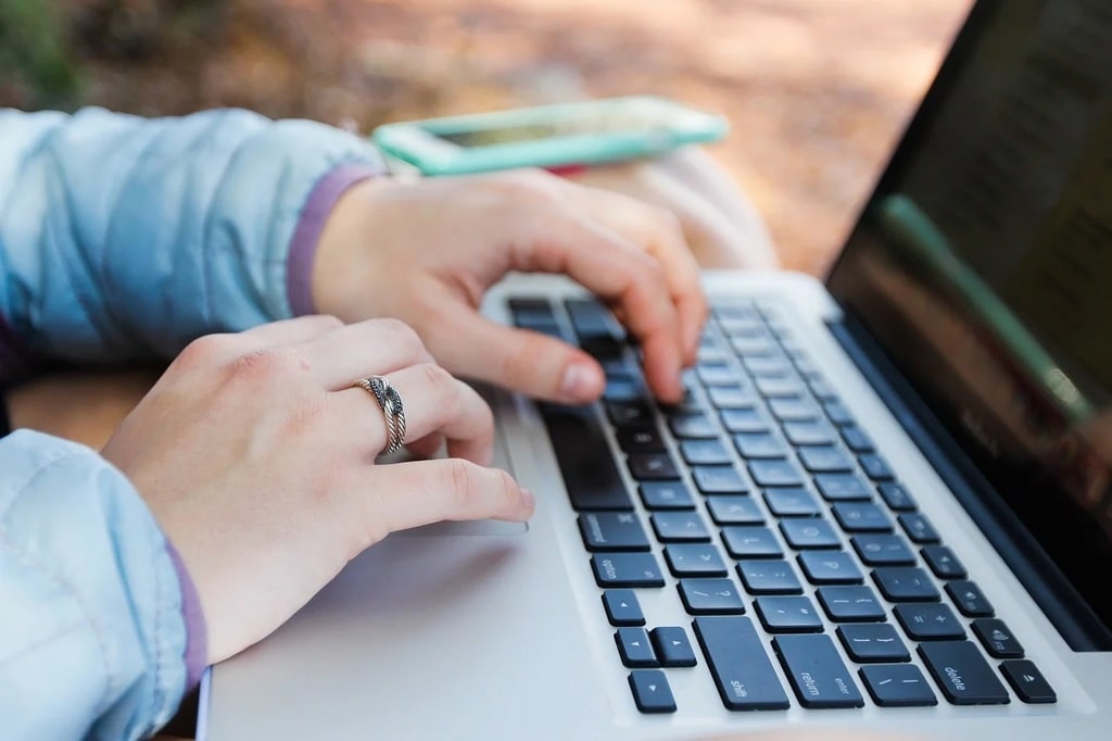 Guide de survie : Travailler sans ChatGPT pendant une coupure